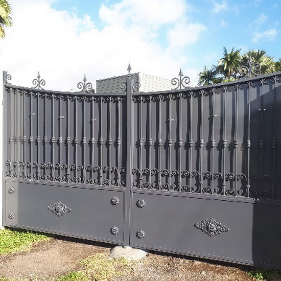 Les meilleures portails sont chez Clôture & Environnement à la Réunion